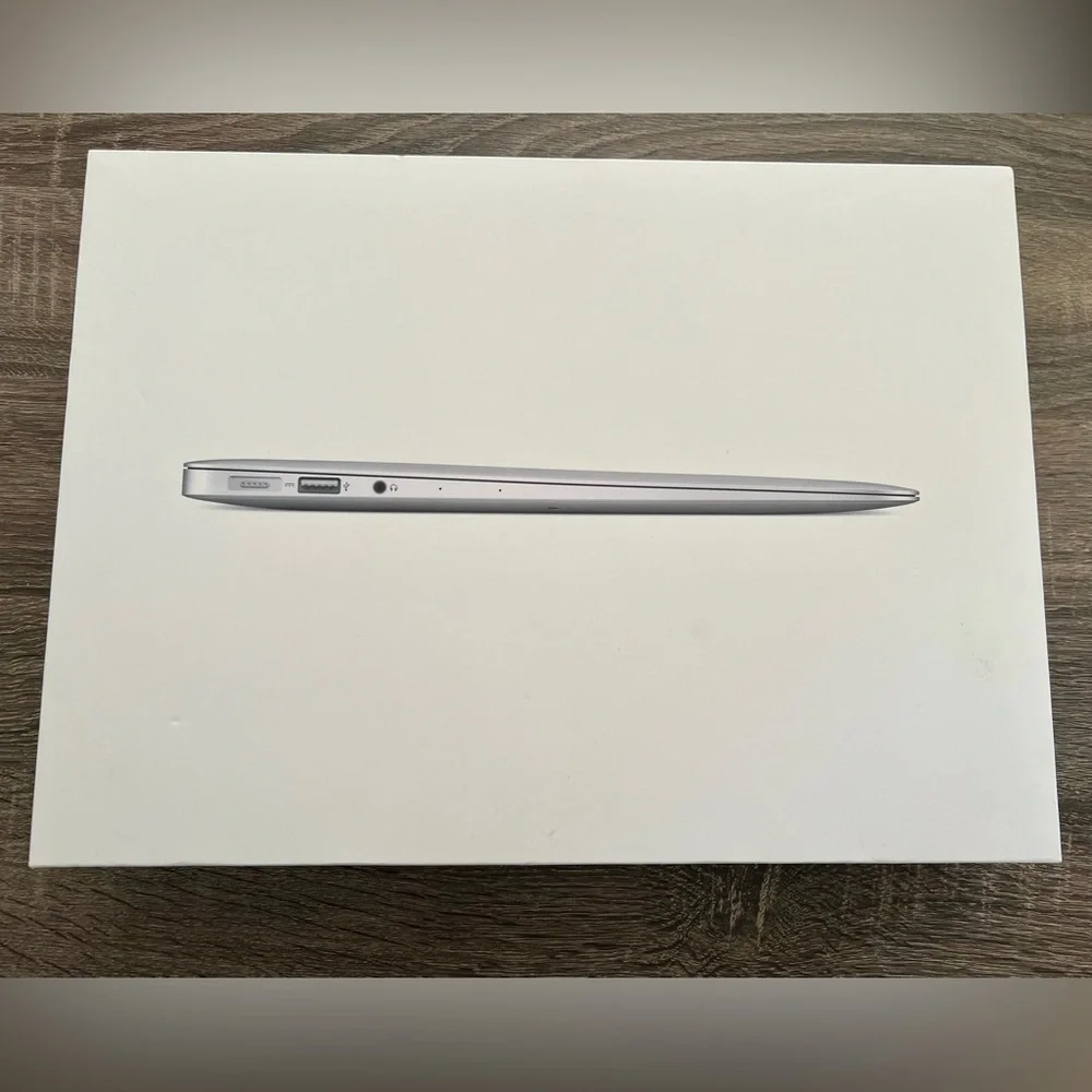MacBook Air Original Box + Unused Apple Power Adapter Pristine Condition​​
